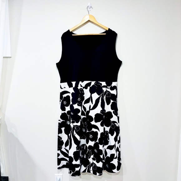 🦋3/25$🦋 VILANSEAR – Navy & white floral fit & flare dress | Plus 5X • - Picture 1 of 7